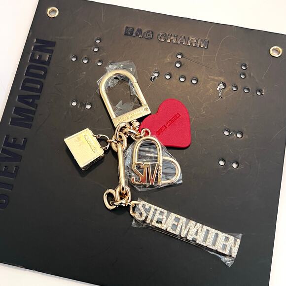 Steve Madden Logo Bar Mini Bag Crystal Red Heart Charm Gold Keychain NEW - Picture 1 of 6